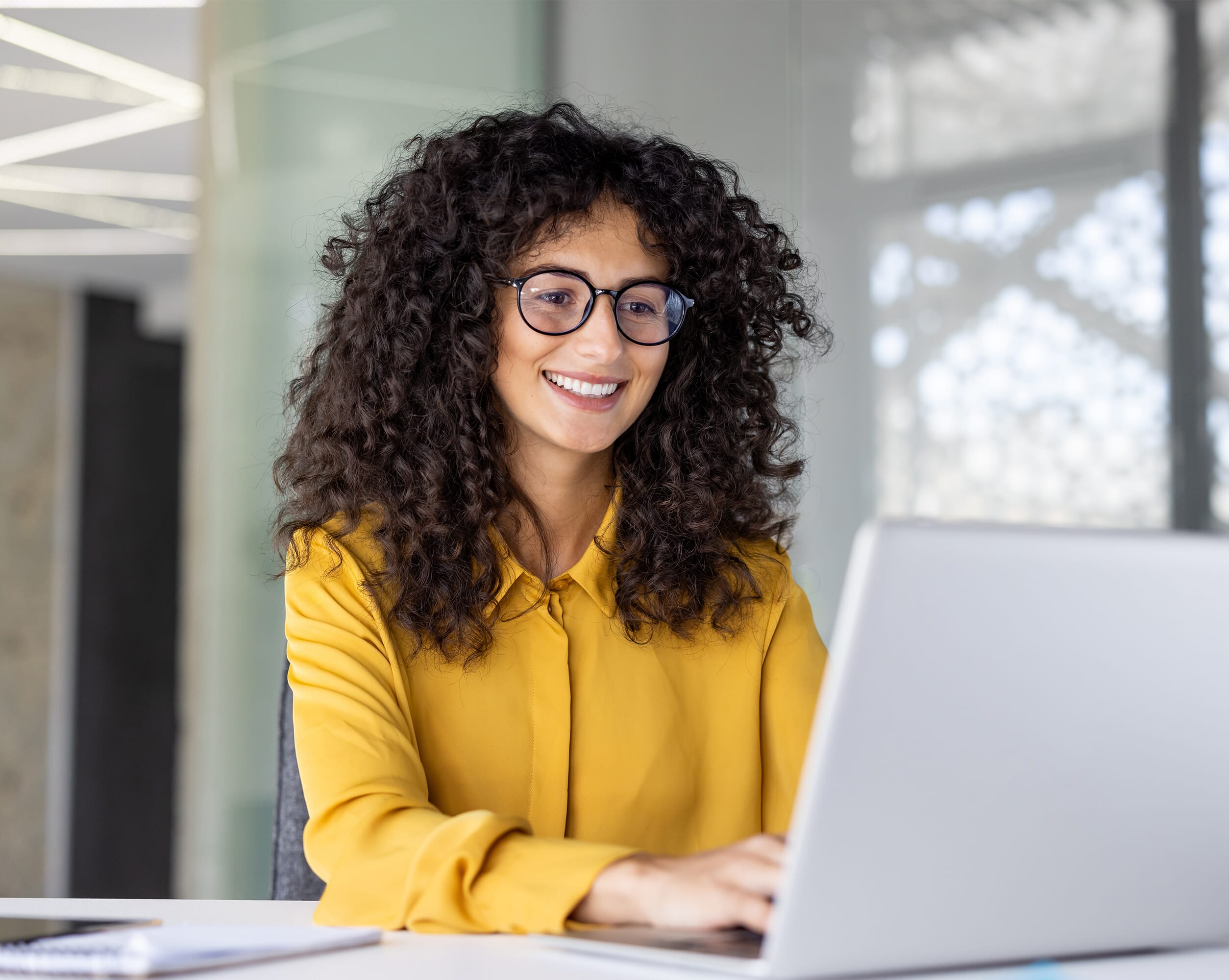Happy-lady-on-laptop